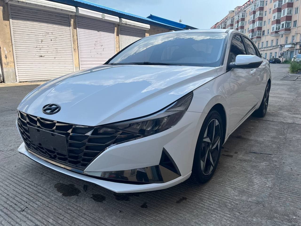 Hyundai Elantra - 1