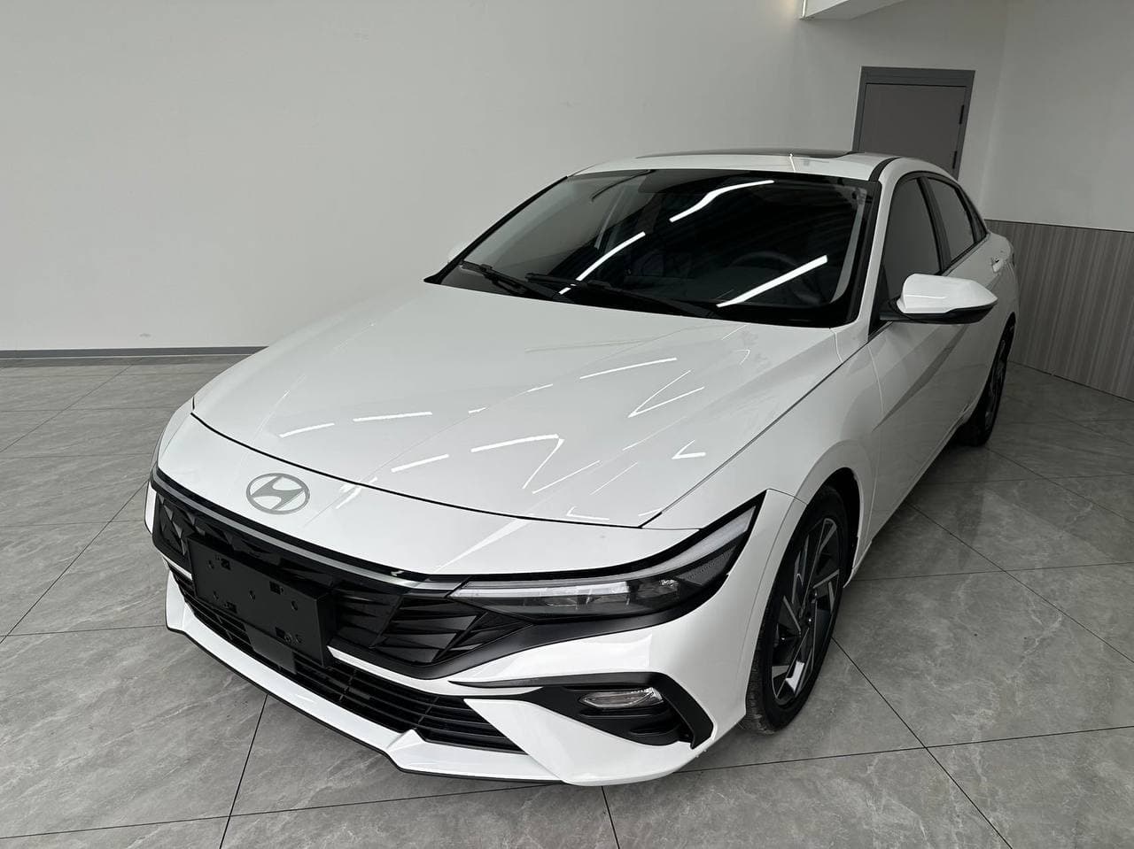 Hyundai Elantra - 1