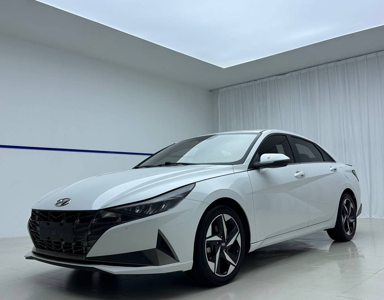 Hyundai Elantra - 1