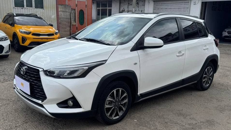 Toyota Yaris L - 1