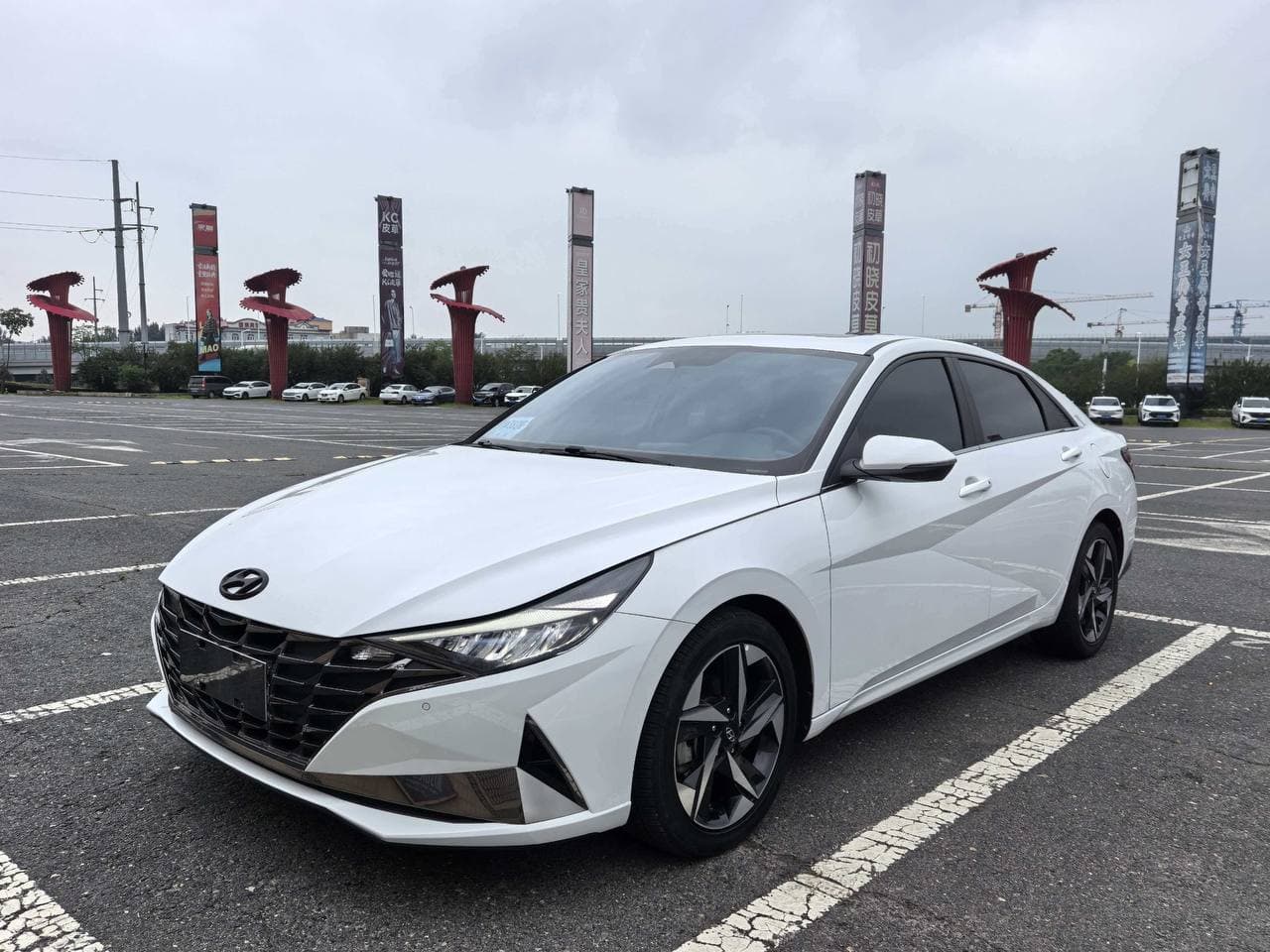 Hyundai Elantra - 1