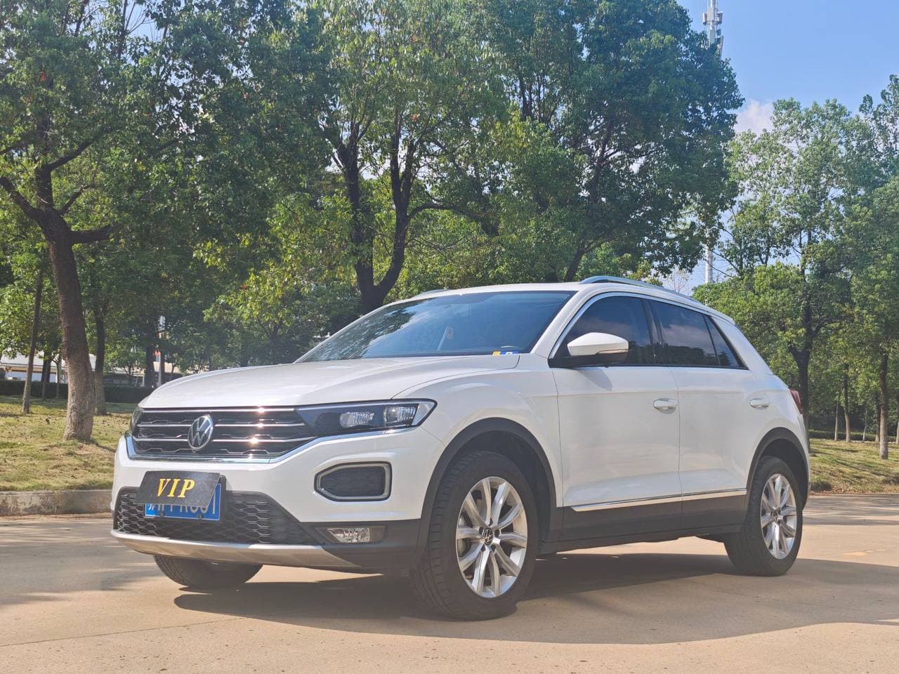 Volkswagen T-Roc - 1