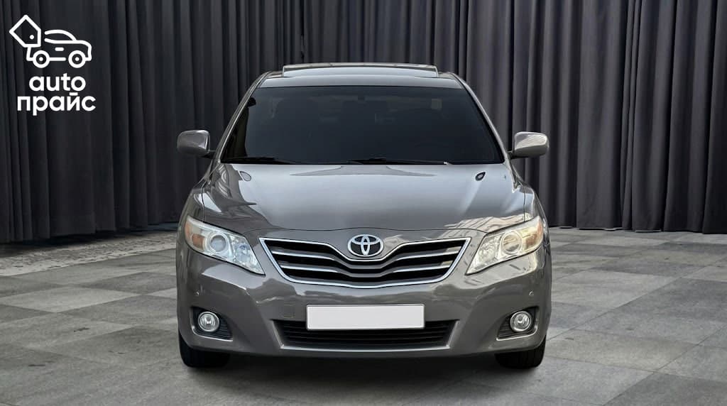 Toyota Camry - 1