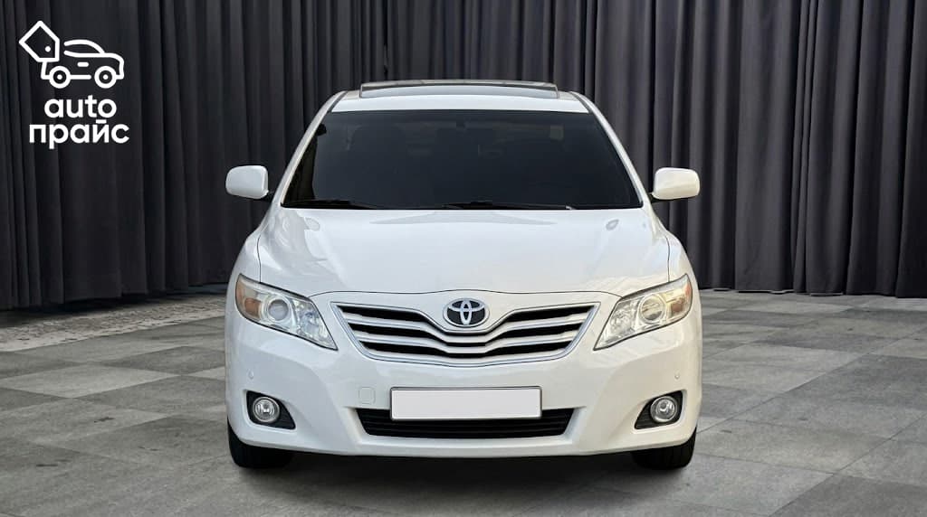 Toyota Camry - 1