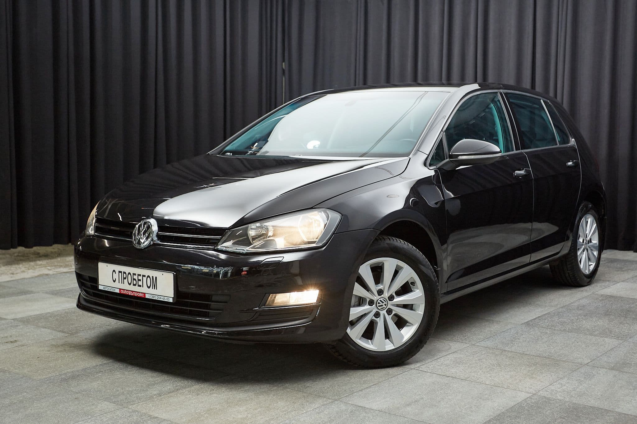 Volkswagen Golf - 1