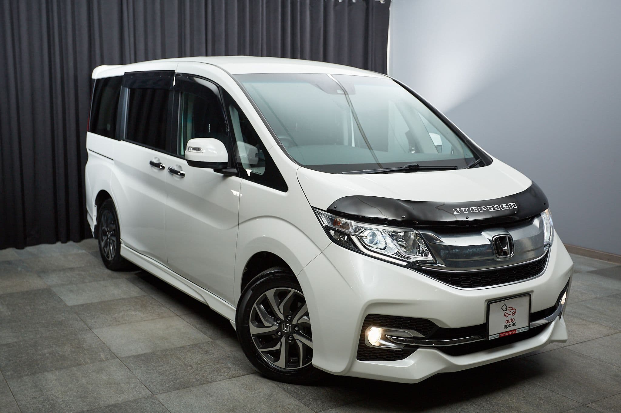 Honda Stepwgn - 3