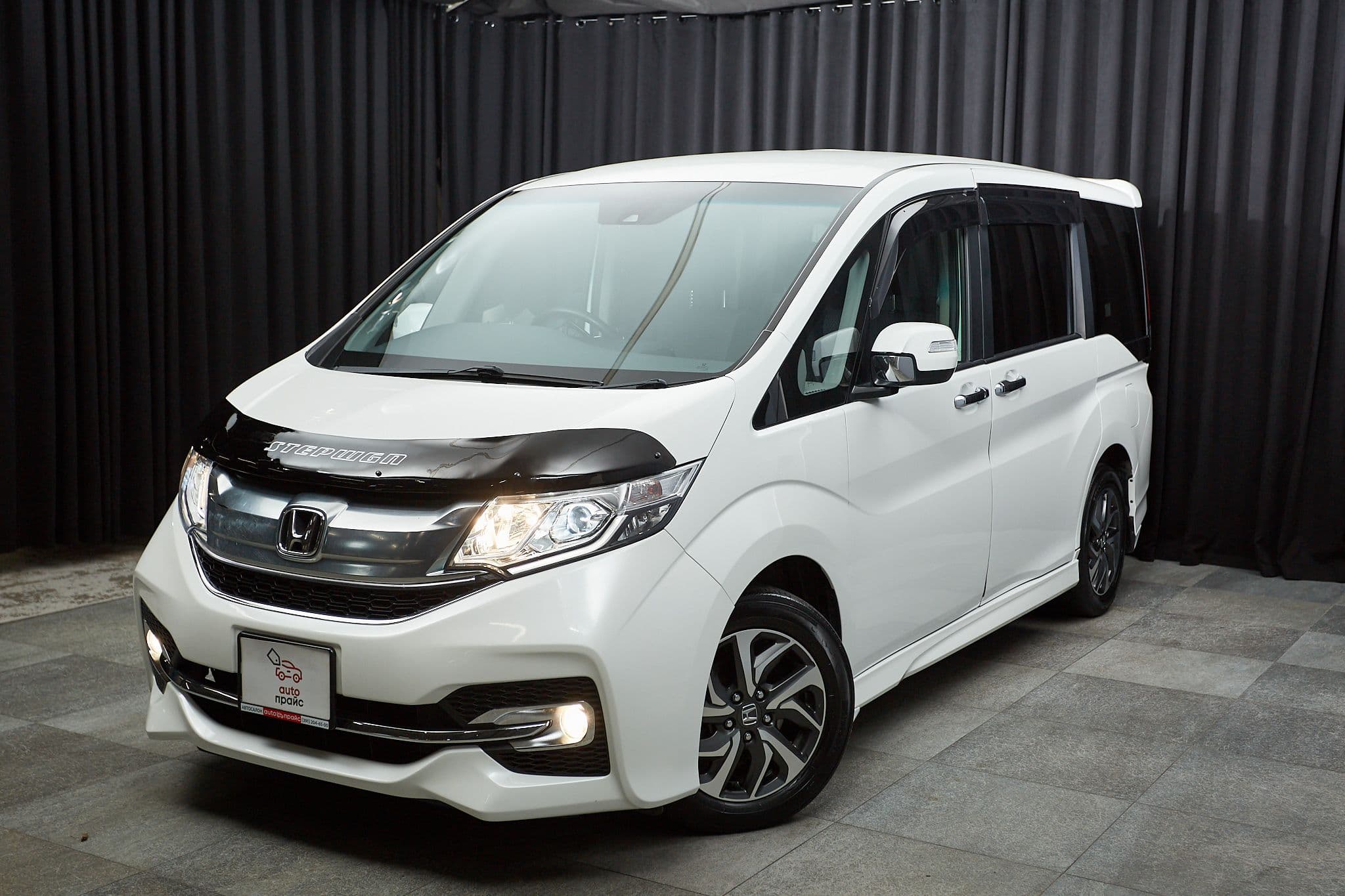 Honda Stepwgn - 1