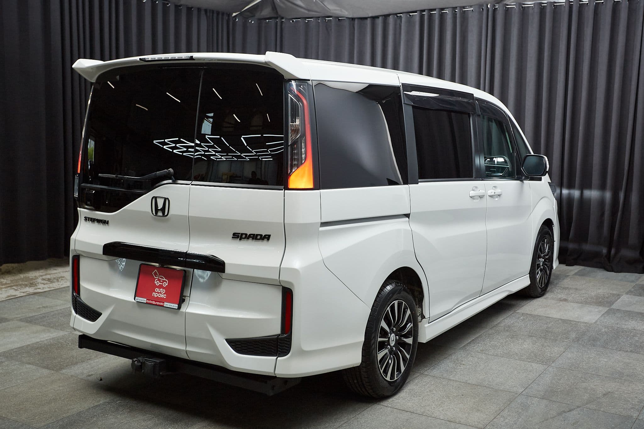 Honda Stepwgn - 4
