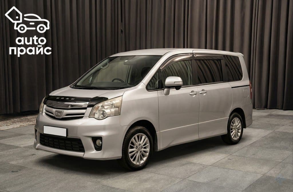 Toyota Noah - 1