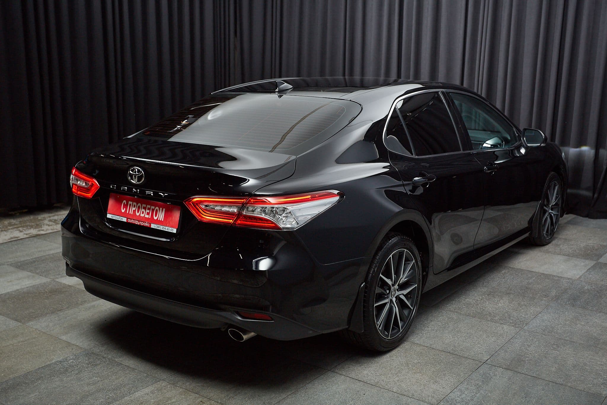 Toyota Camry - 4