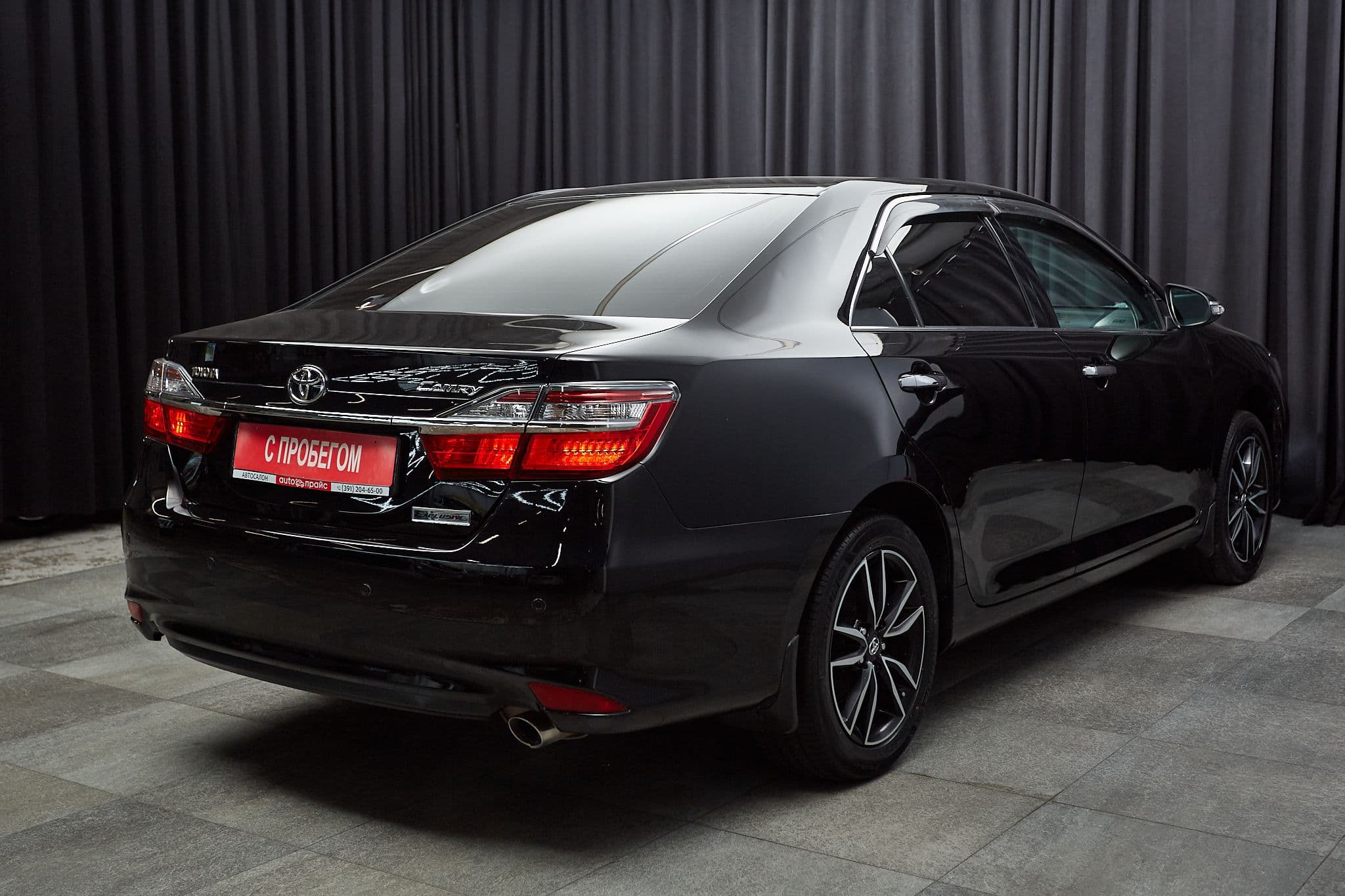 Toyota Camry - 4