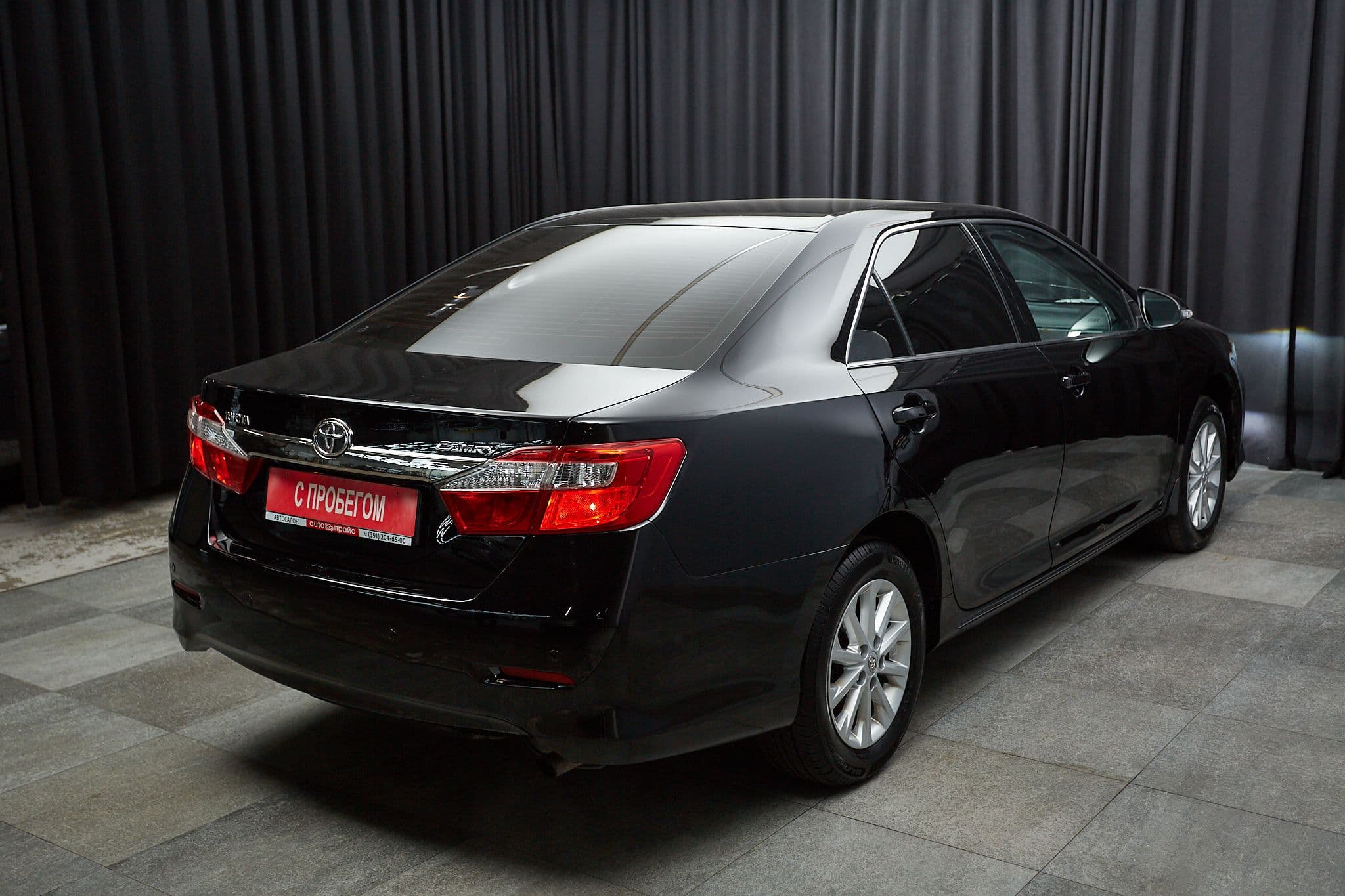 Toyota Camry - 4