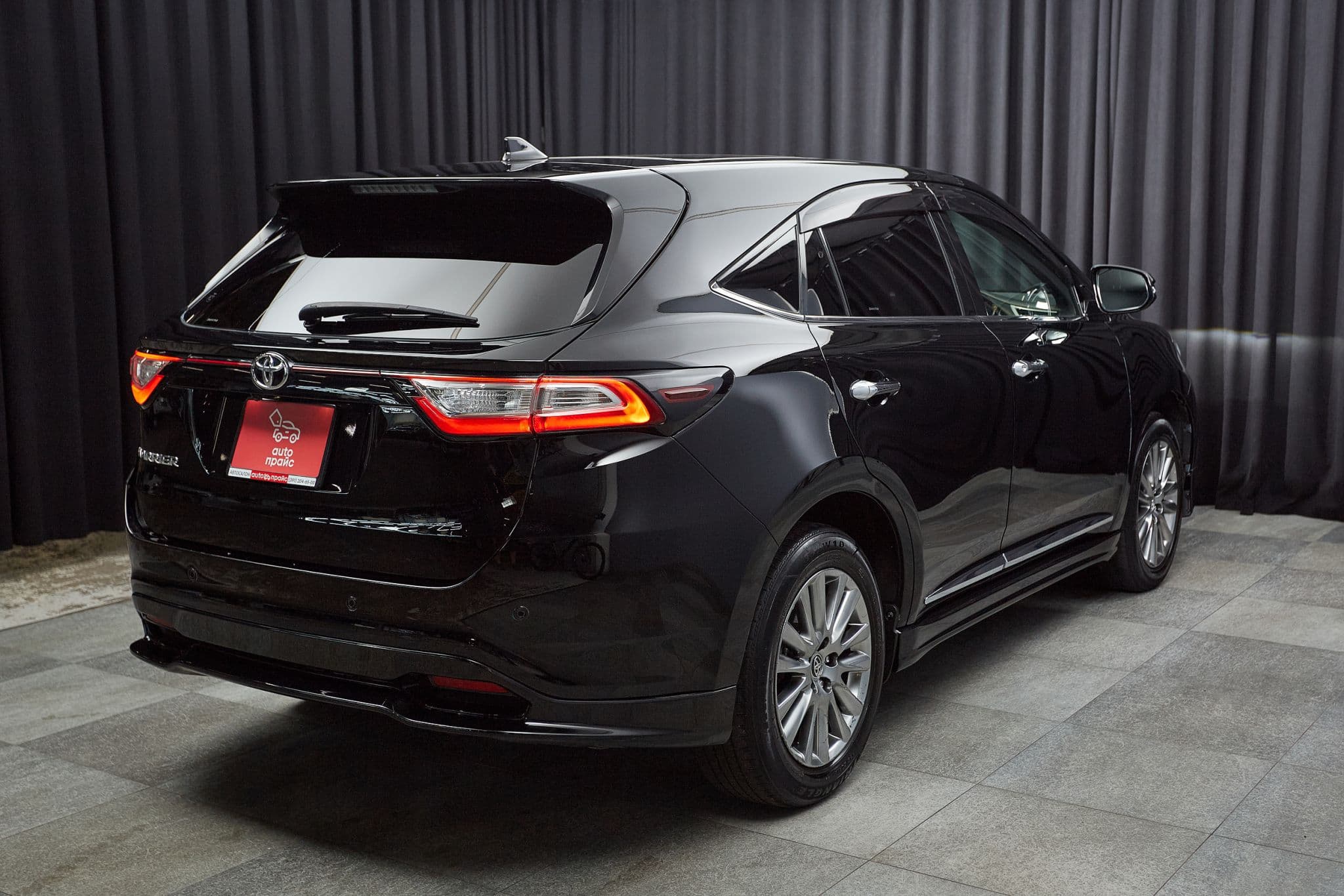 Toyota Harrier - 4
