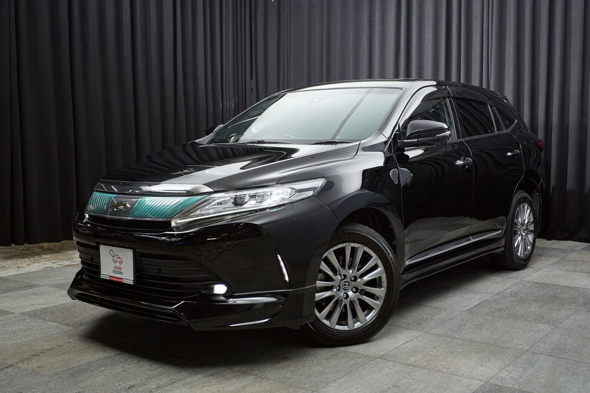Toyota Harrier - 1