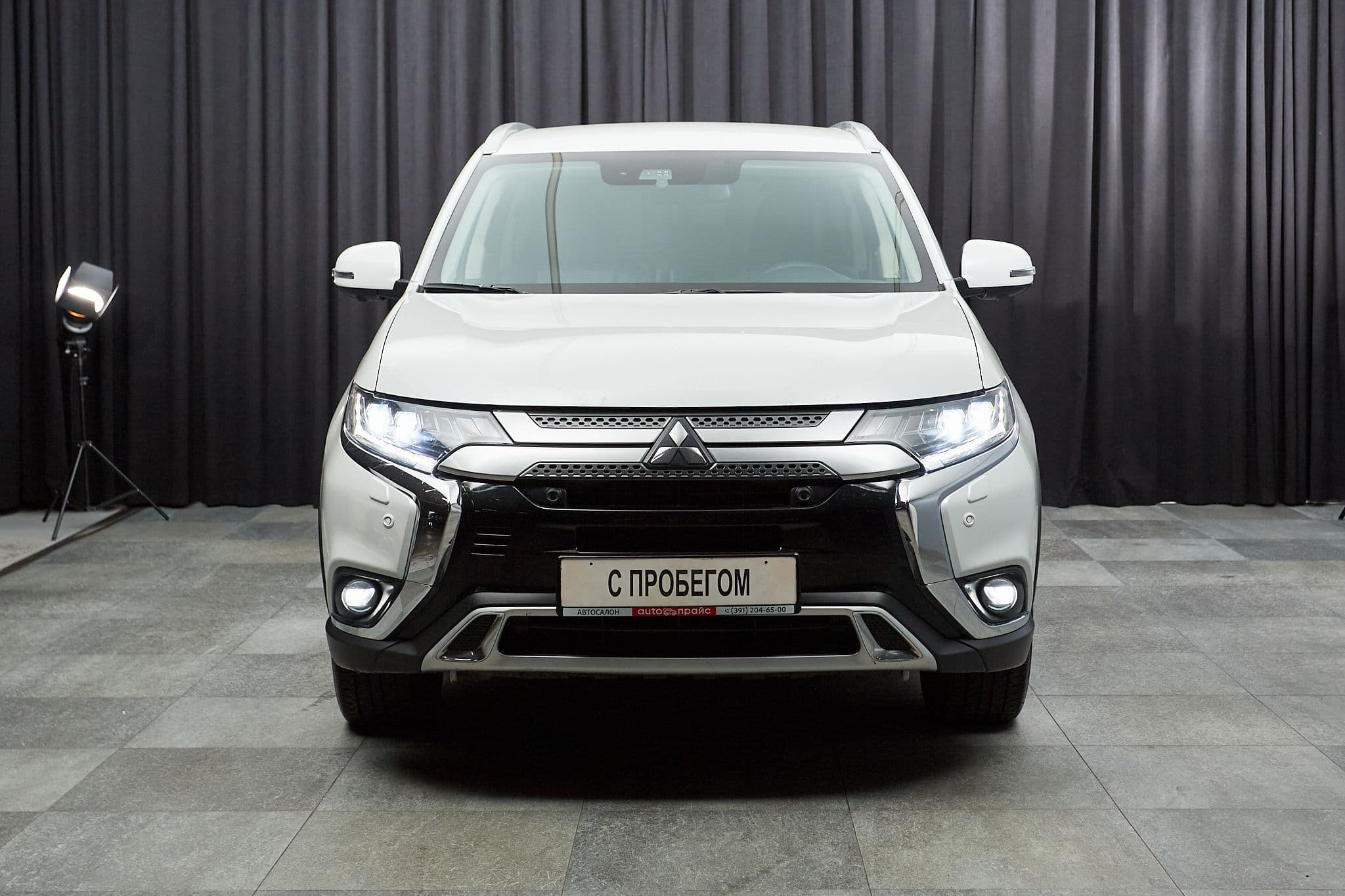 Mitsubishi Outlander - 2