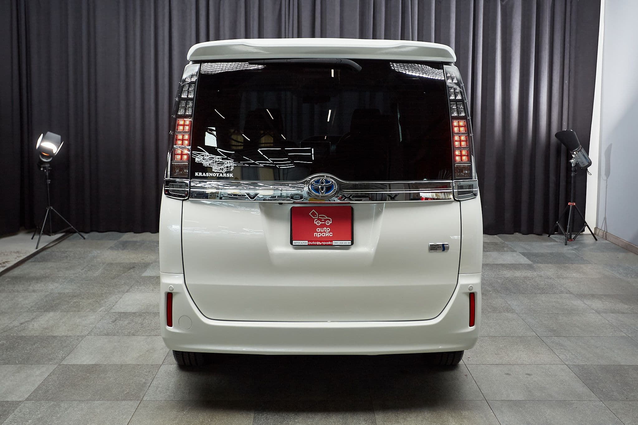 Toyota Voxy - 5