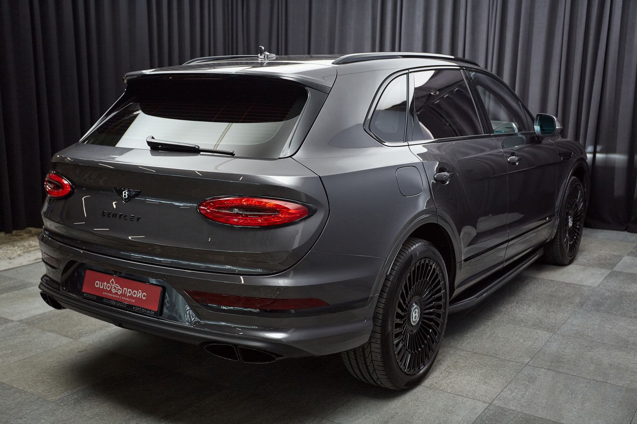 Bentley Bentayga - 4