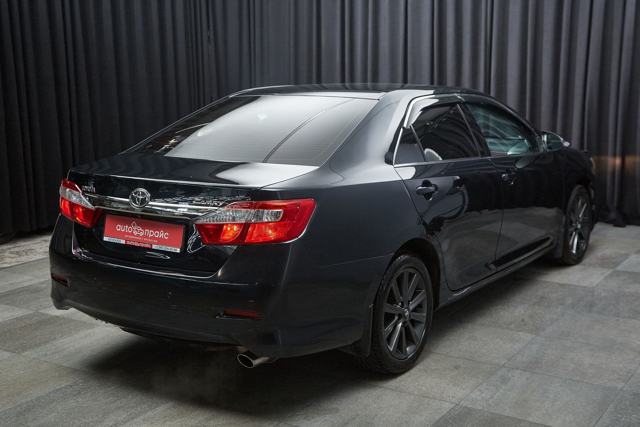 Toyota Camry - 4