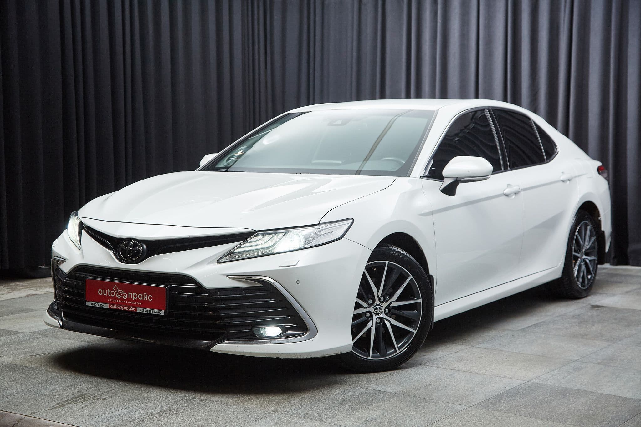 Toyota Camry - 1