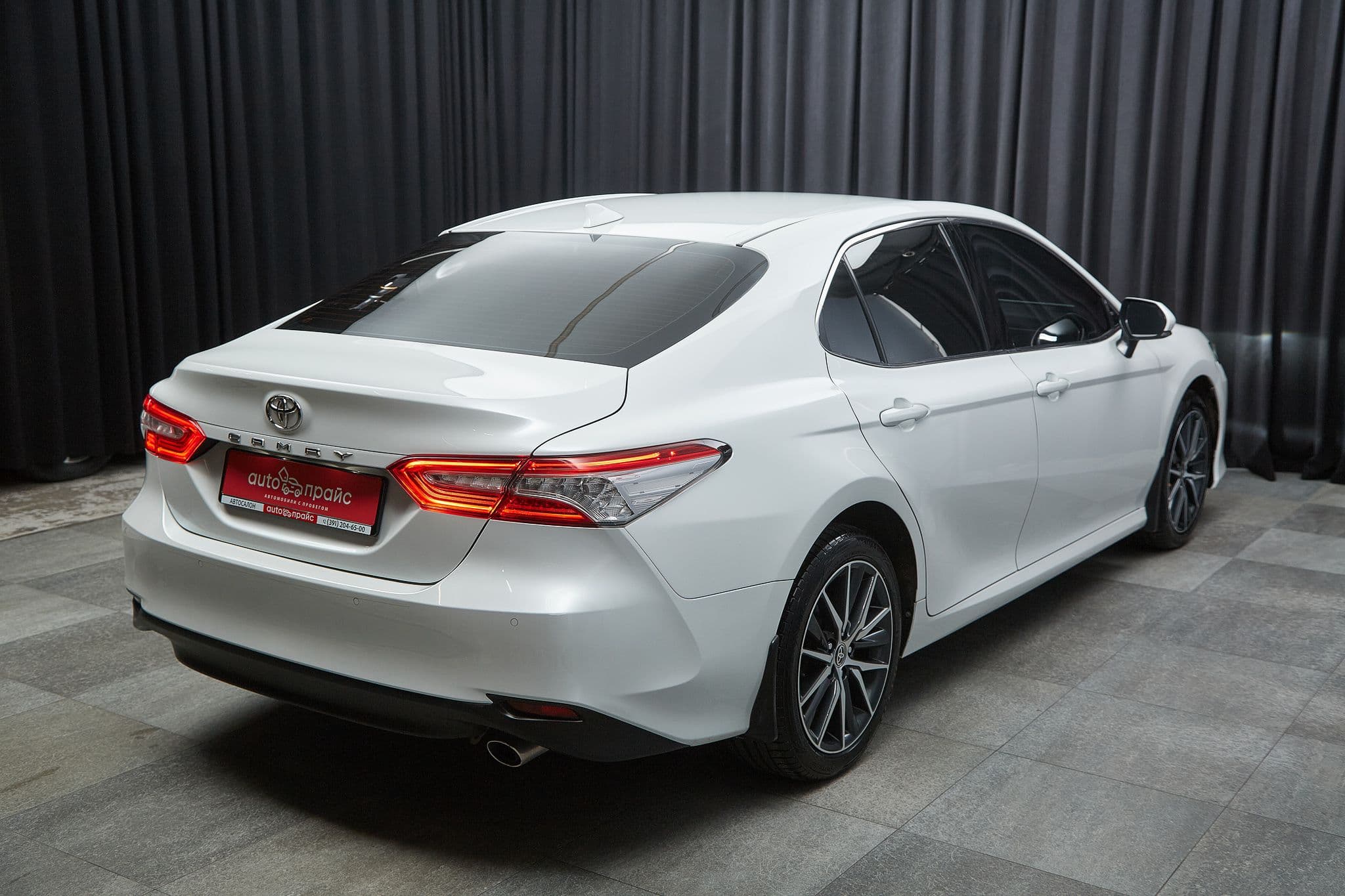 Toyota Camry - 4