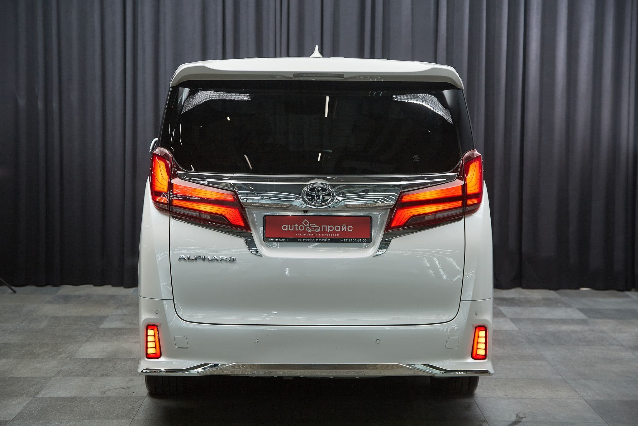 Toyota Alphard - 5