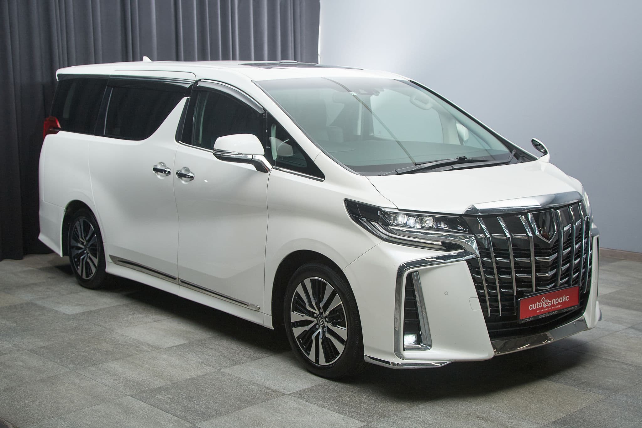 Toyota Alphard - 3