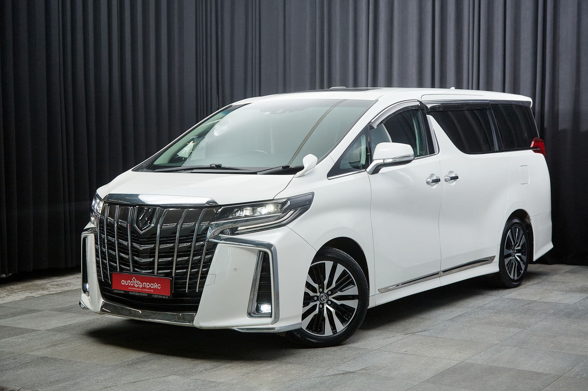 Toyota Alphard - 1