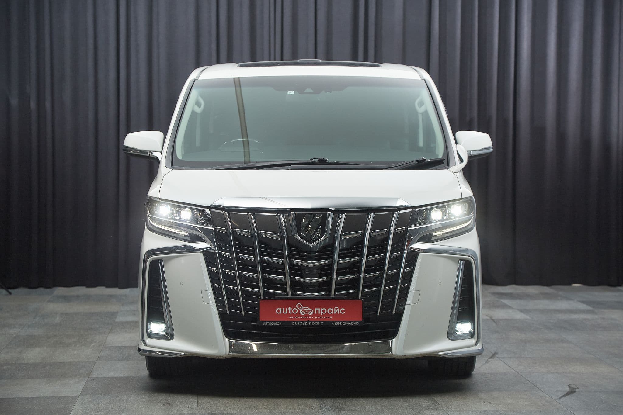 Toyota Alphard - 2