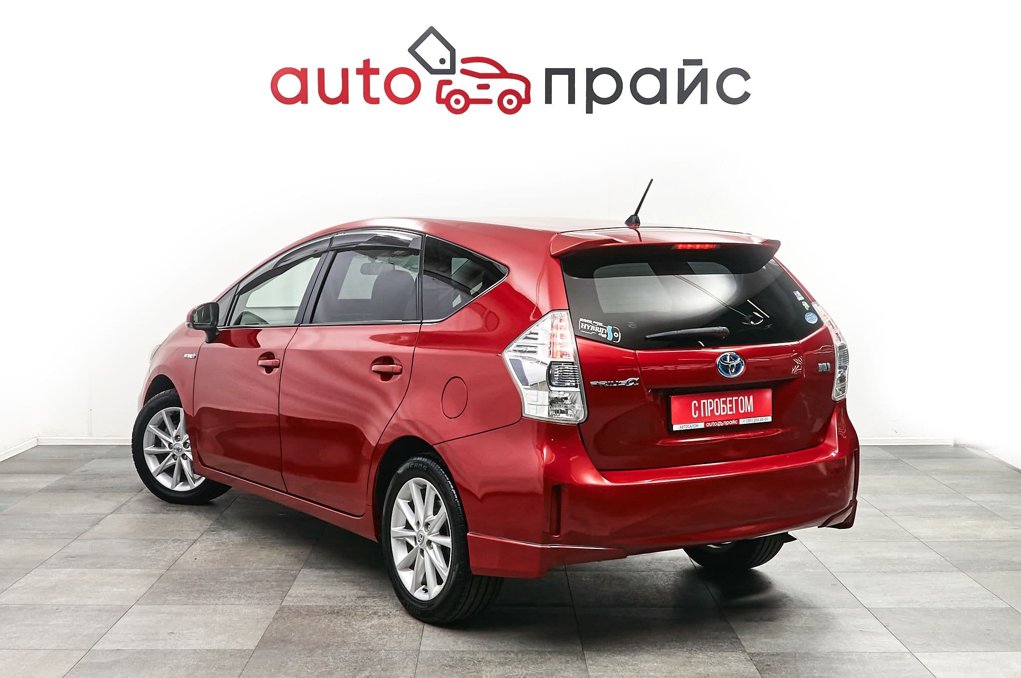 Toyota Prius Alpha - 4