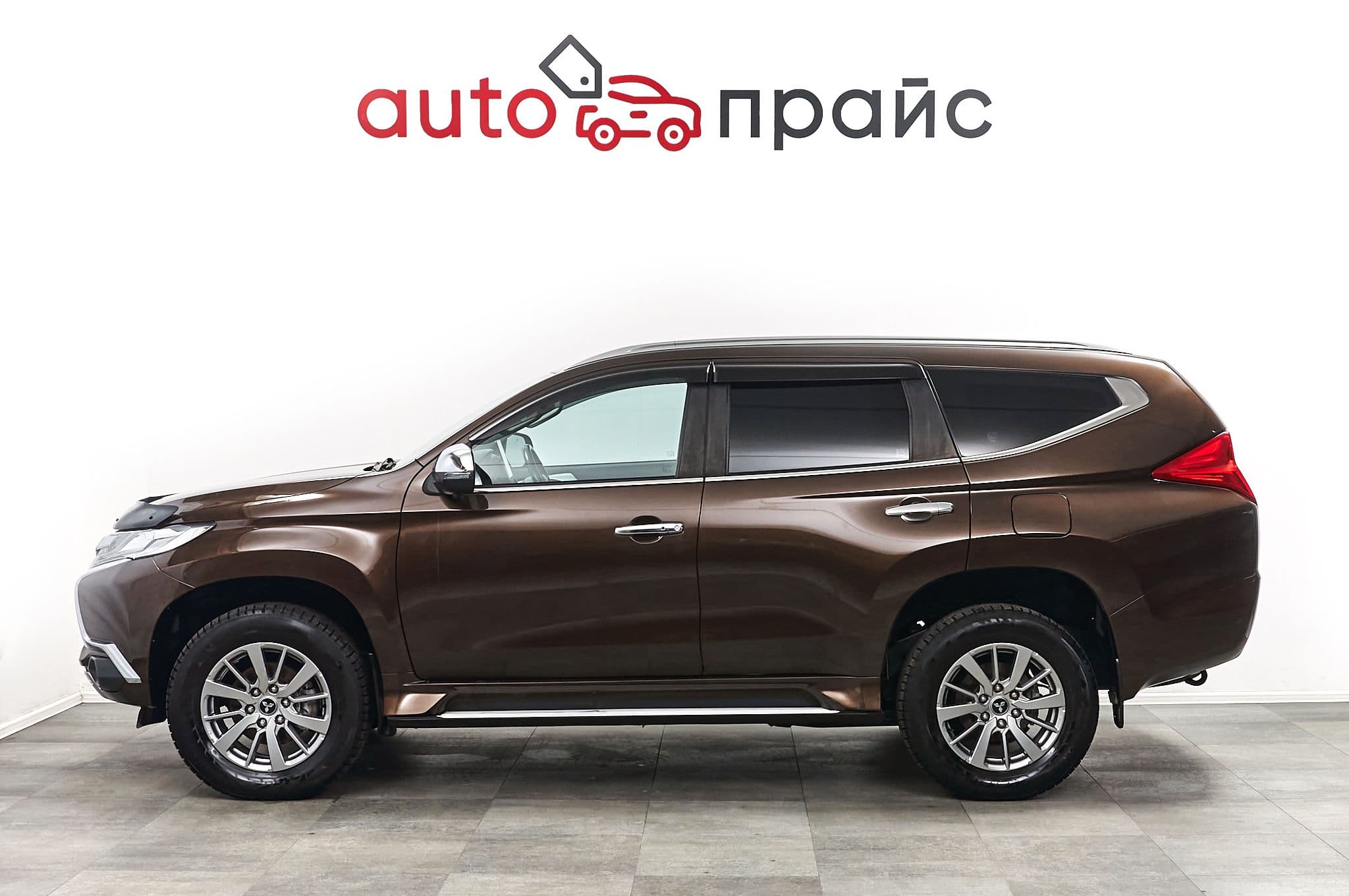 Mitsubishi Pajero Sport - 4