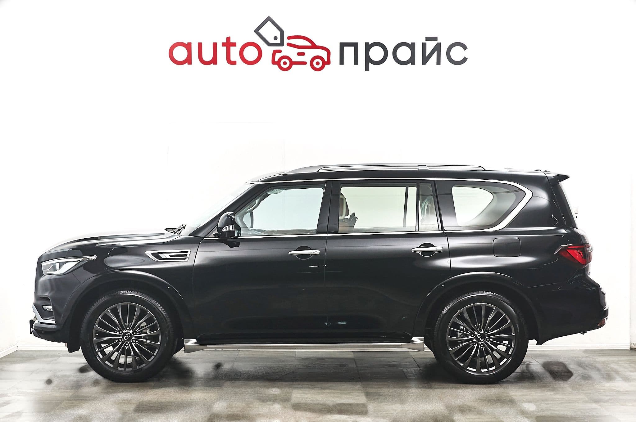 Infiniti QX80 - 3