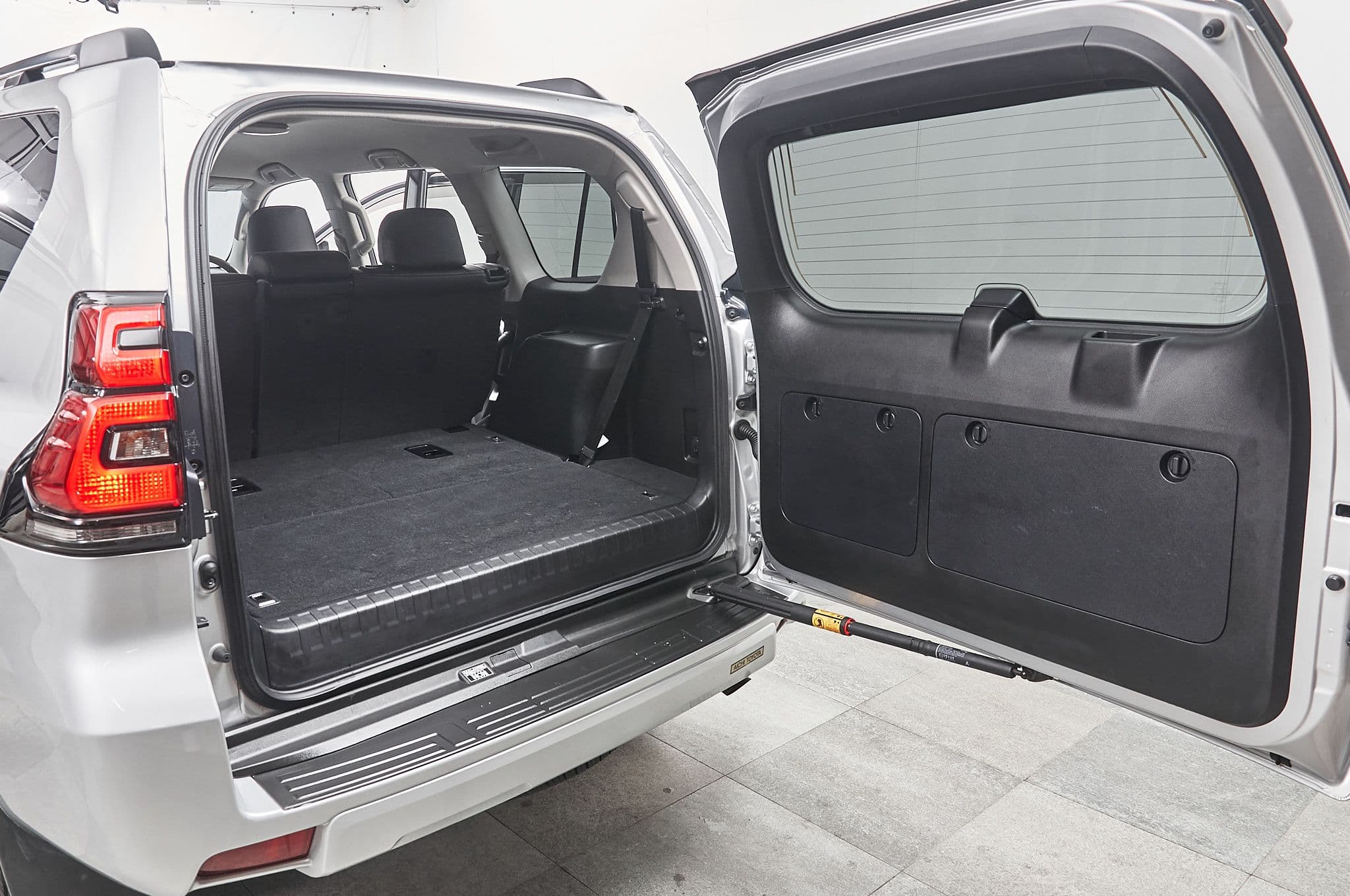Toyota Land Cruiser Prado - 5