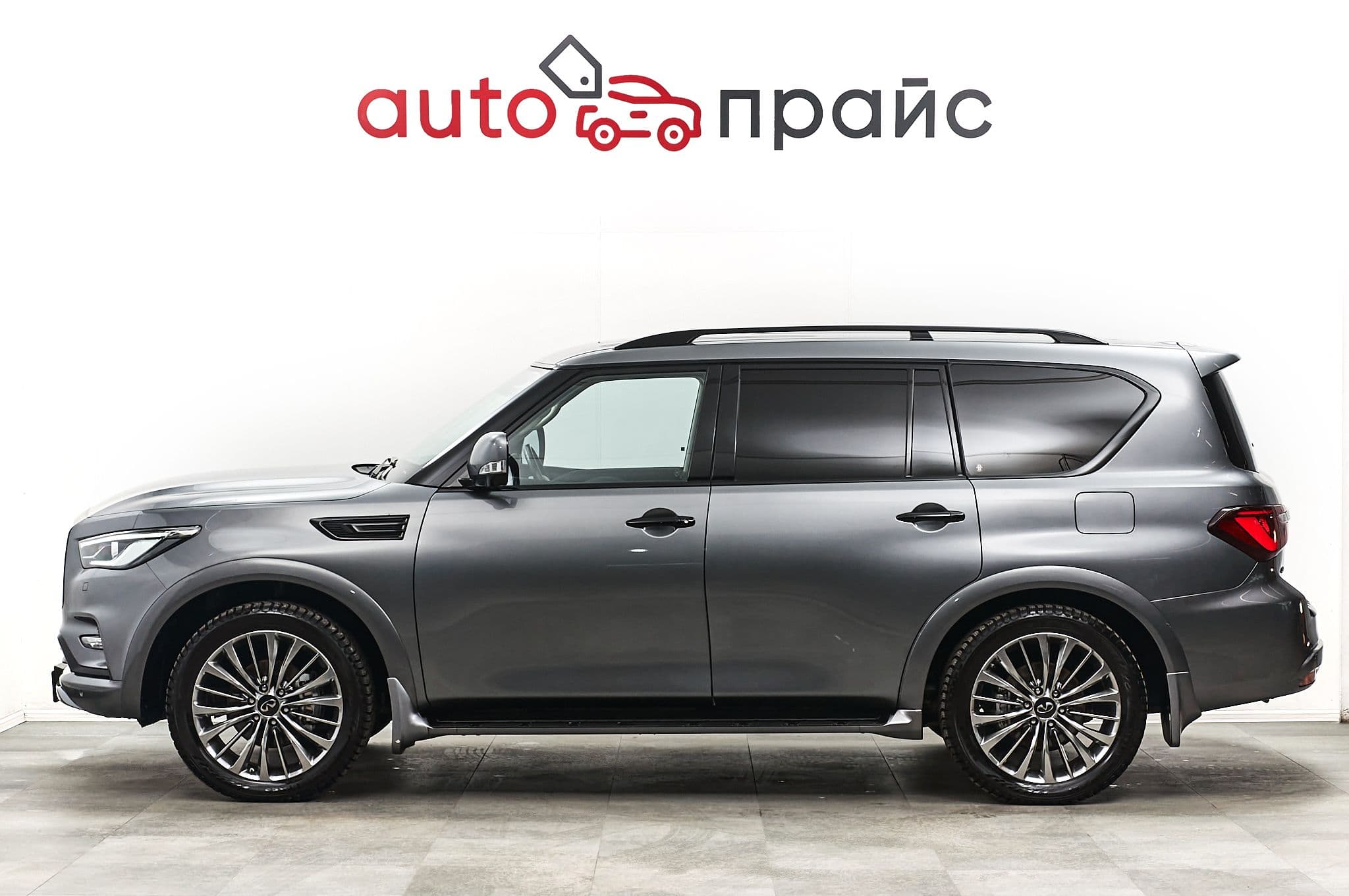 Infiniti QX80 - 3