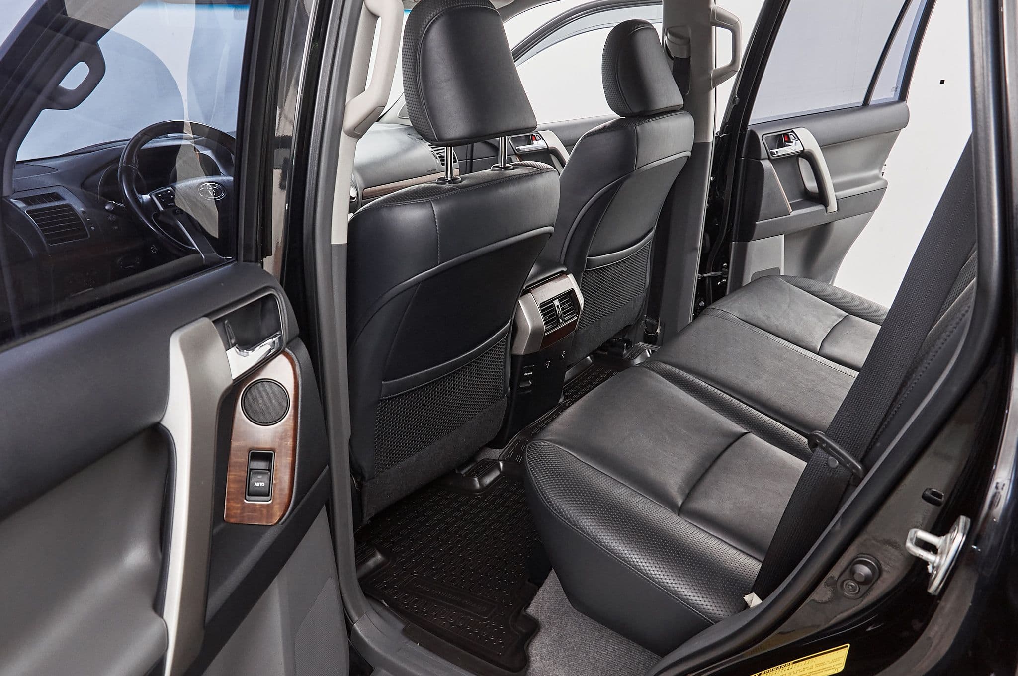 Toyota Land Cruiser Prado - 2