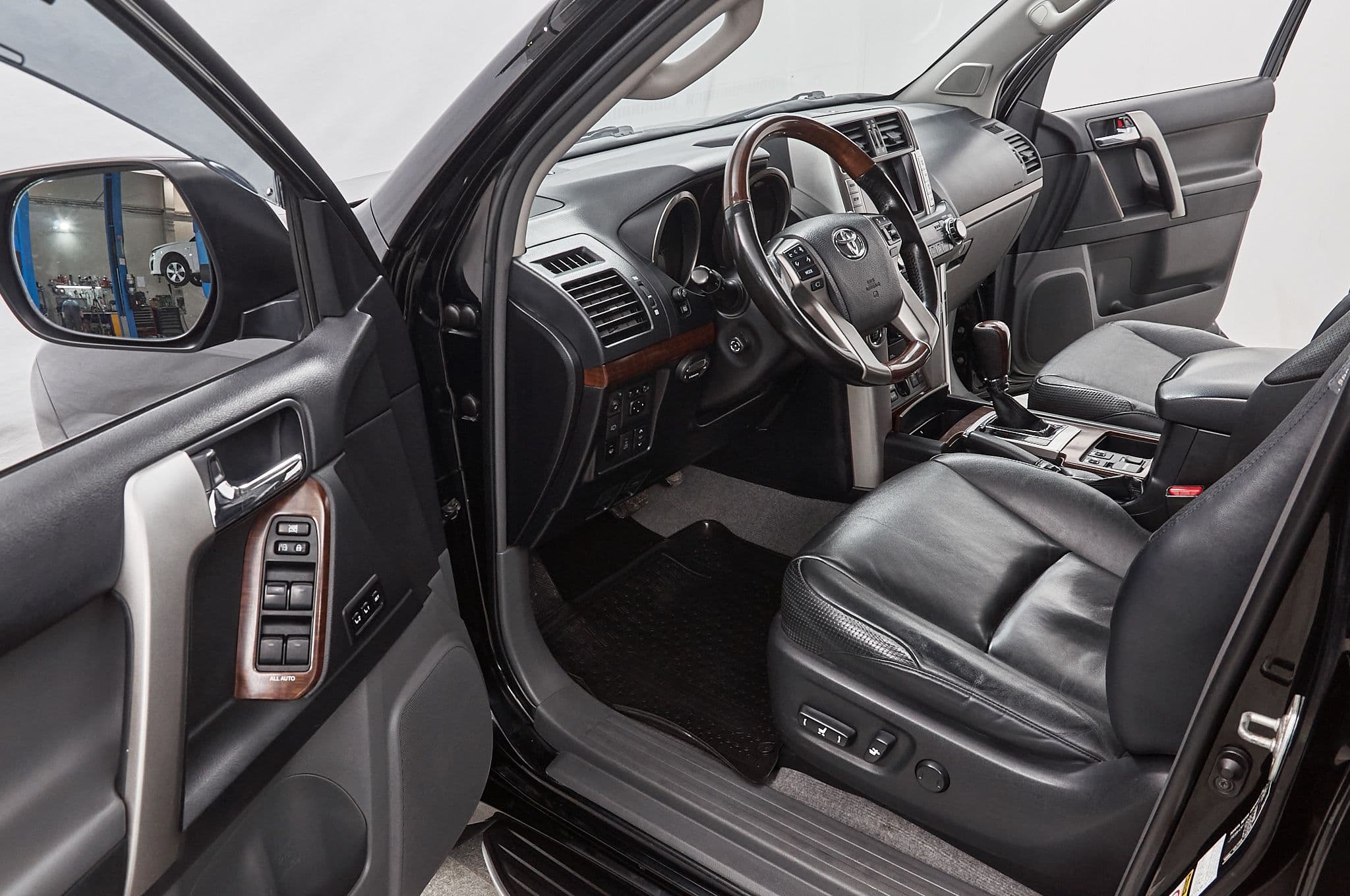 Toyota Land Cruiser Prado - 4