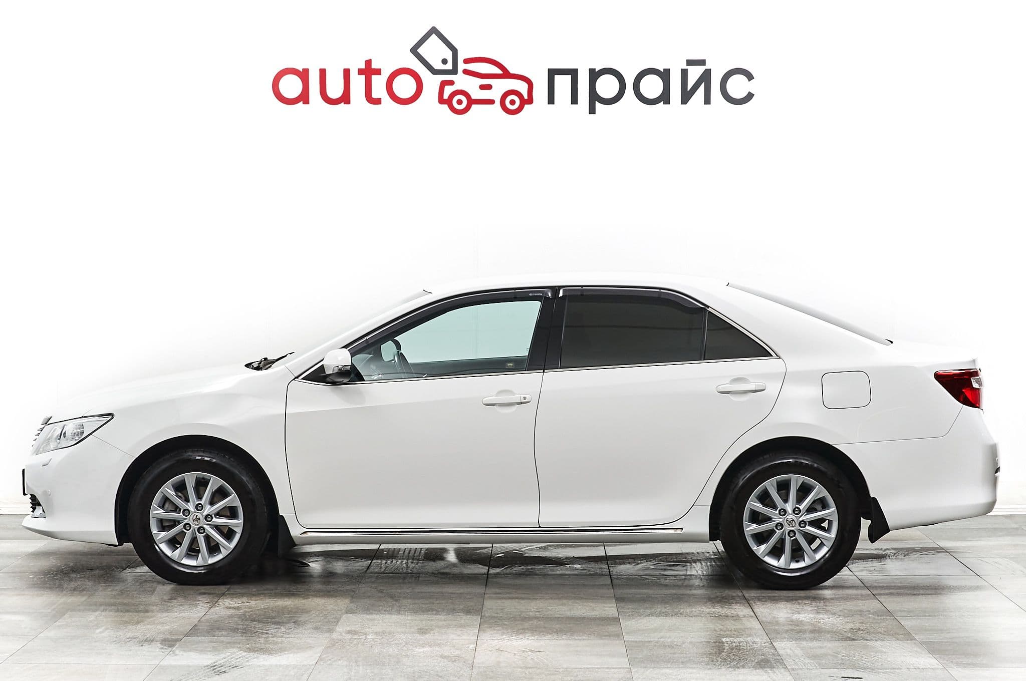Toyota Camry - 3