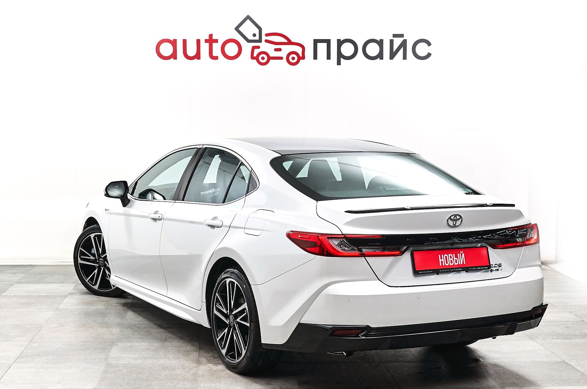 Toyota Camry - 4
