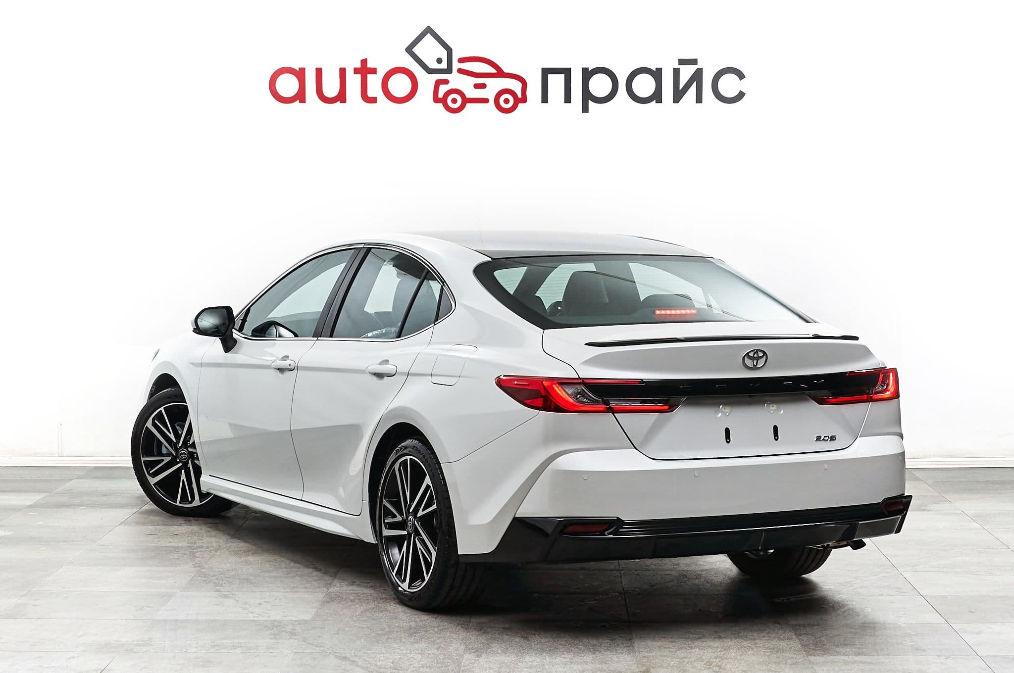Toyota Camry - 4