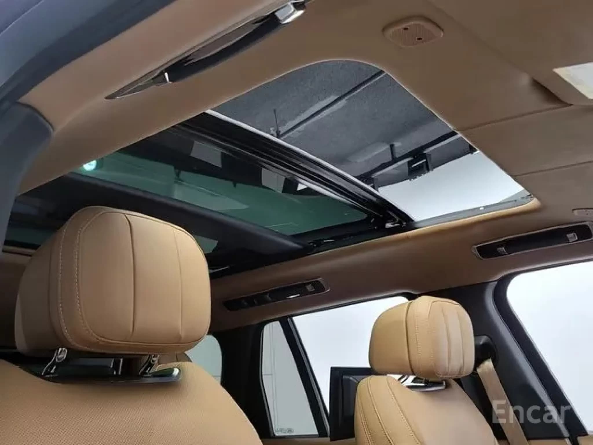 Land Rover Range Rover - 1