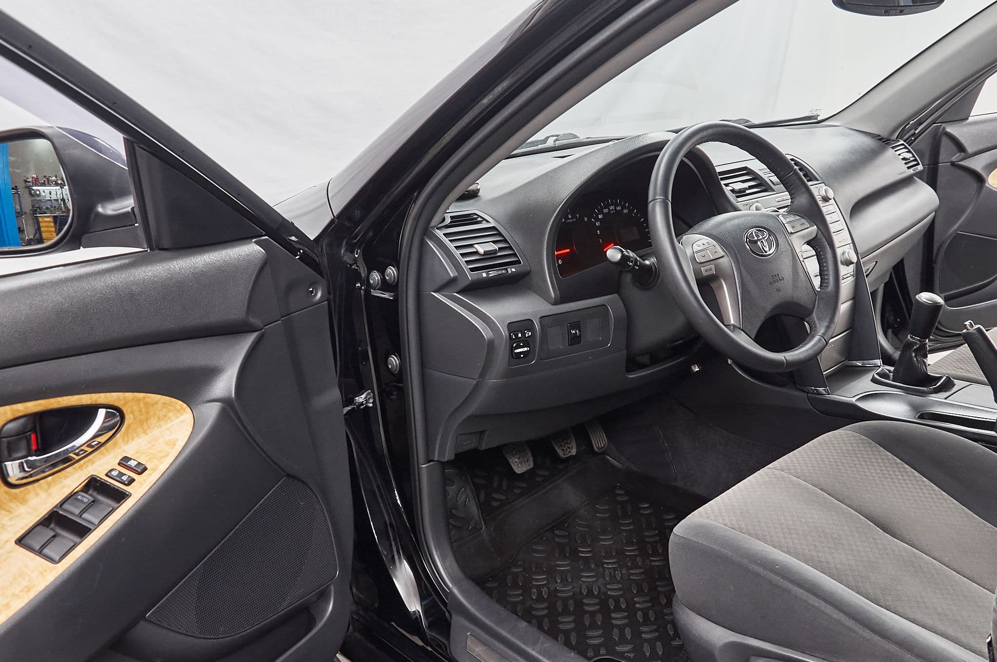 Toyota Camry - 4