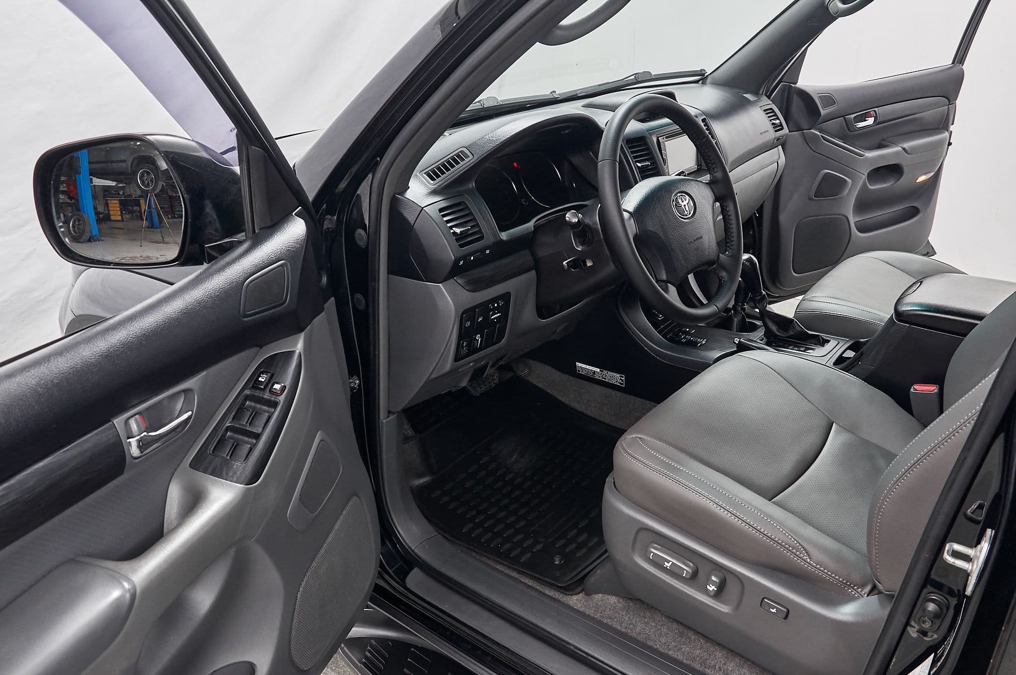 Toyota Land Cruiser Prado - 4