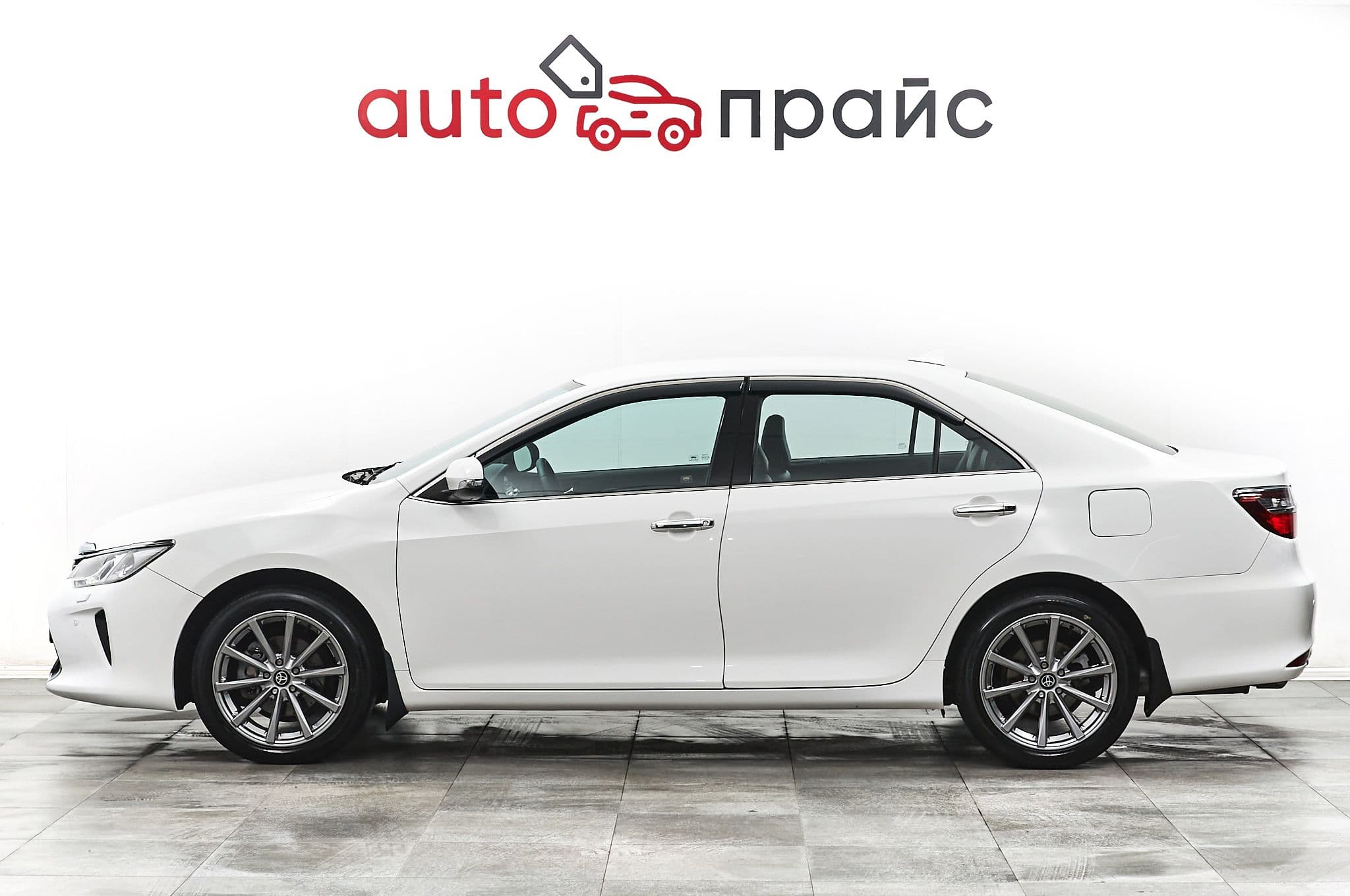 Toyota Camry - 3