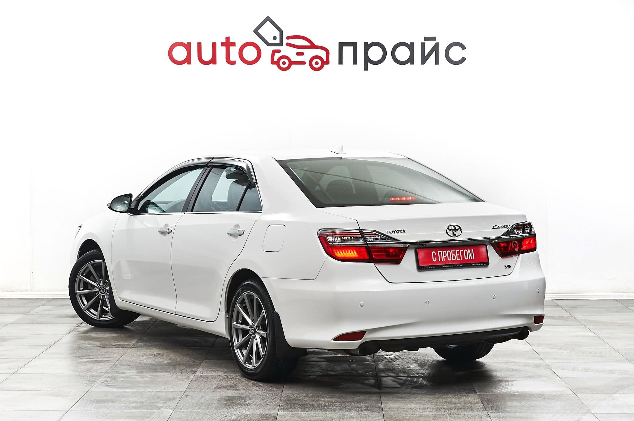 Toyota Camry - 4