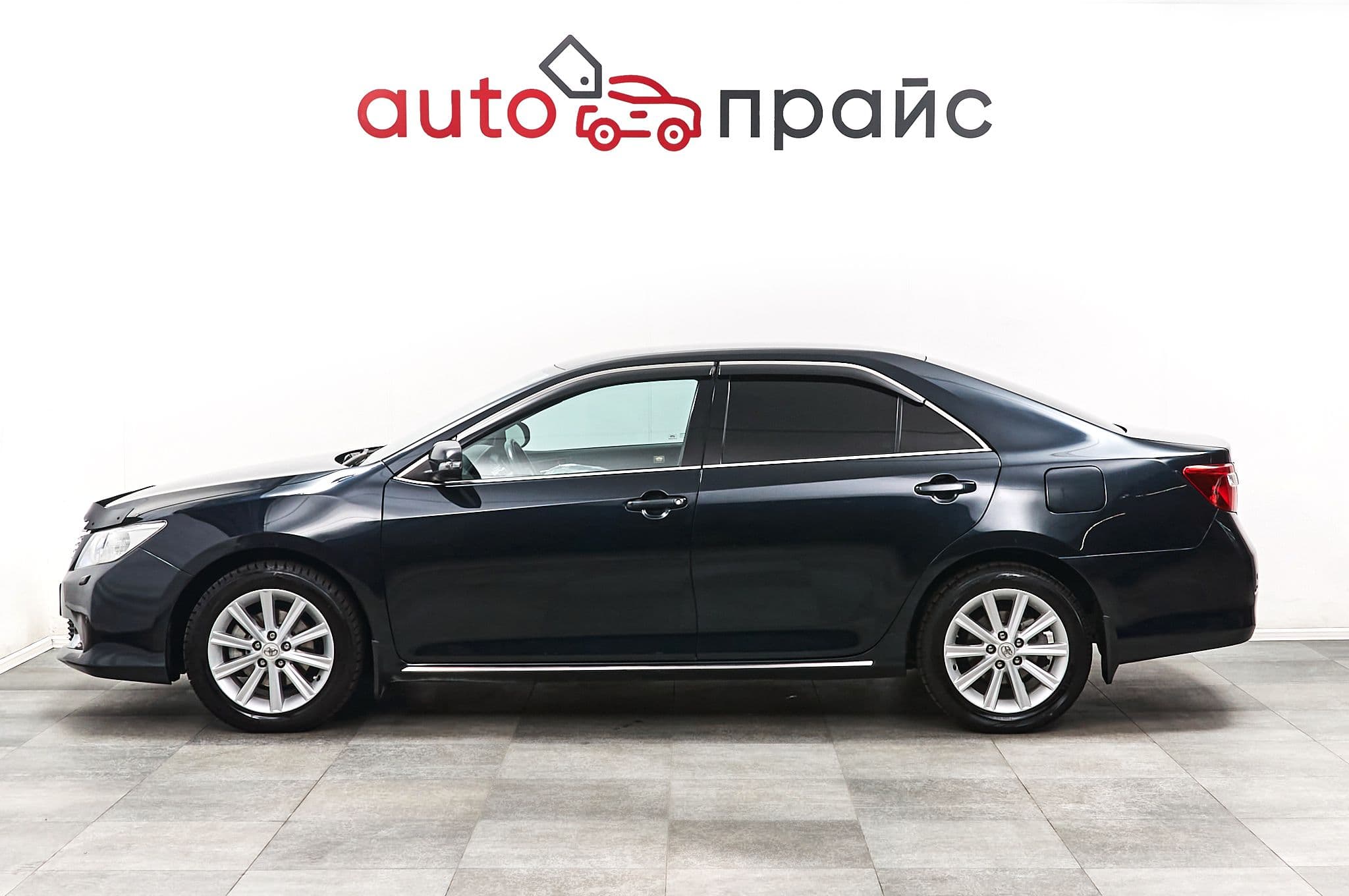 Toyota Camry - 4