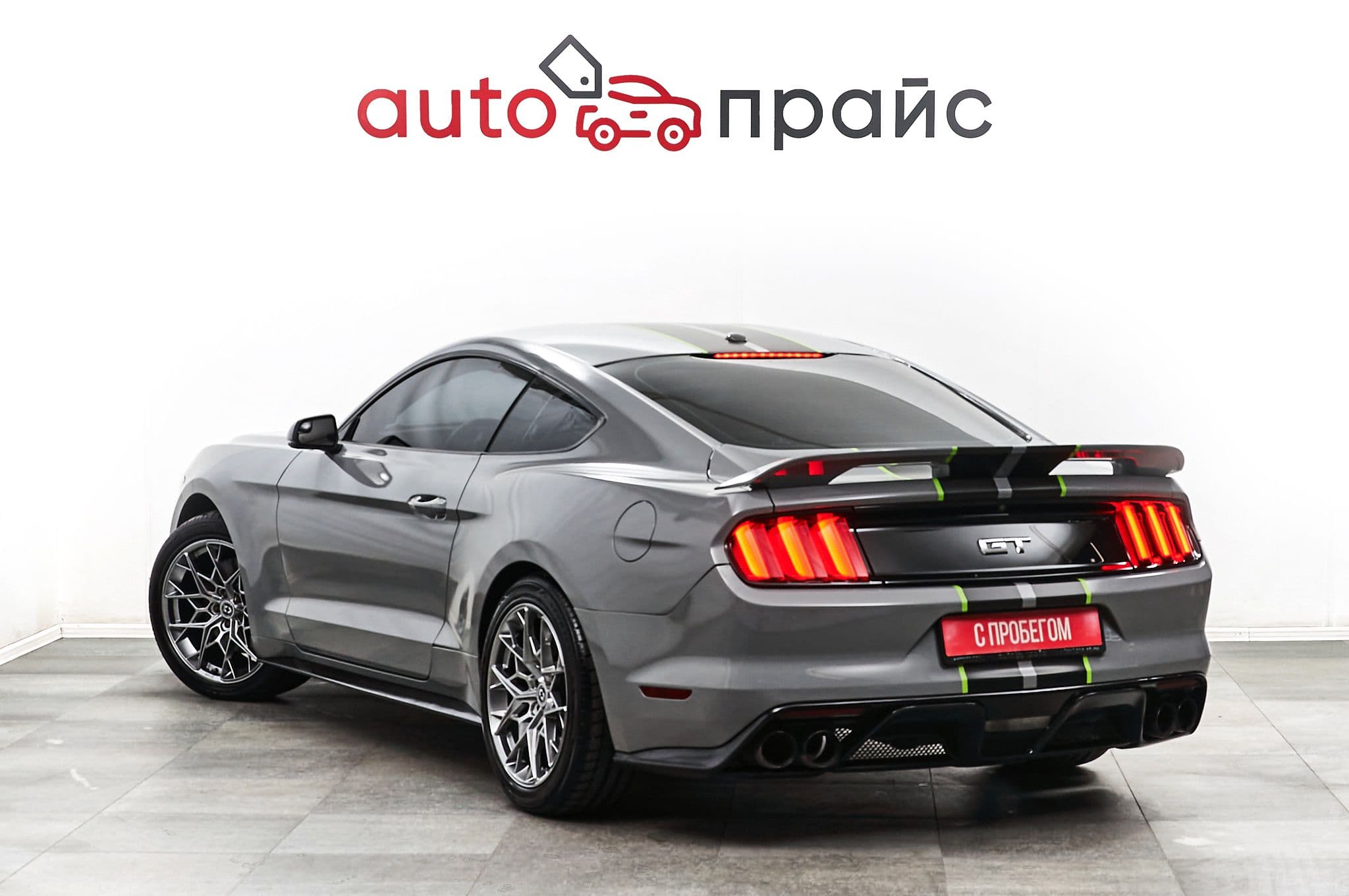Ford Mustang - 4