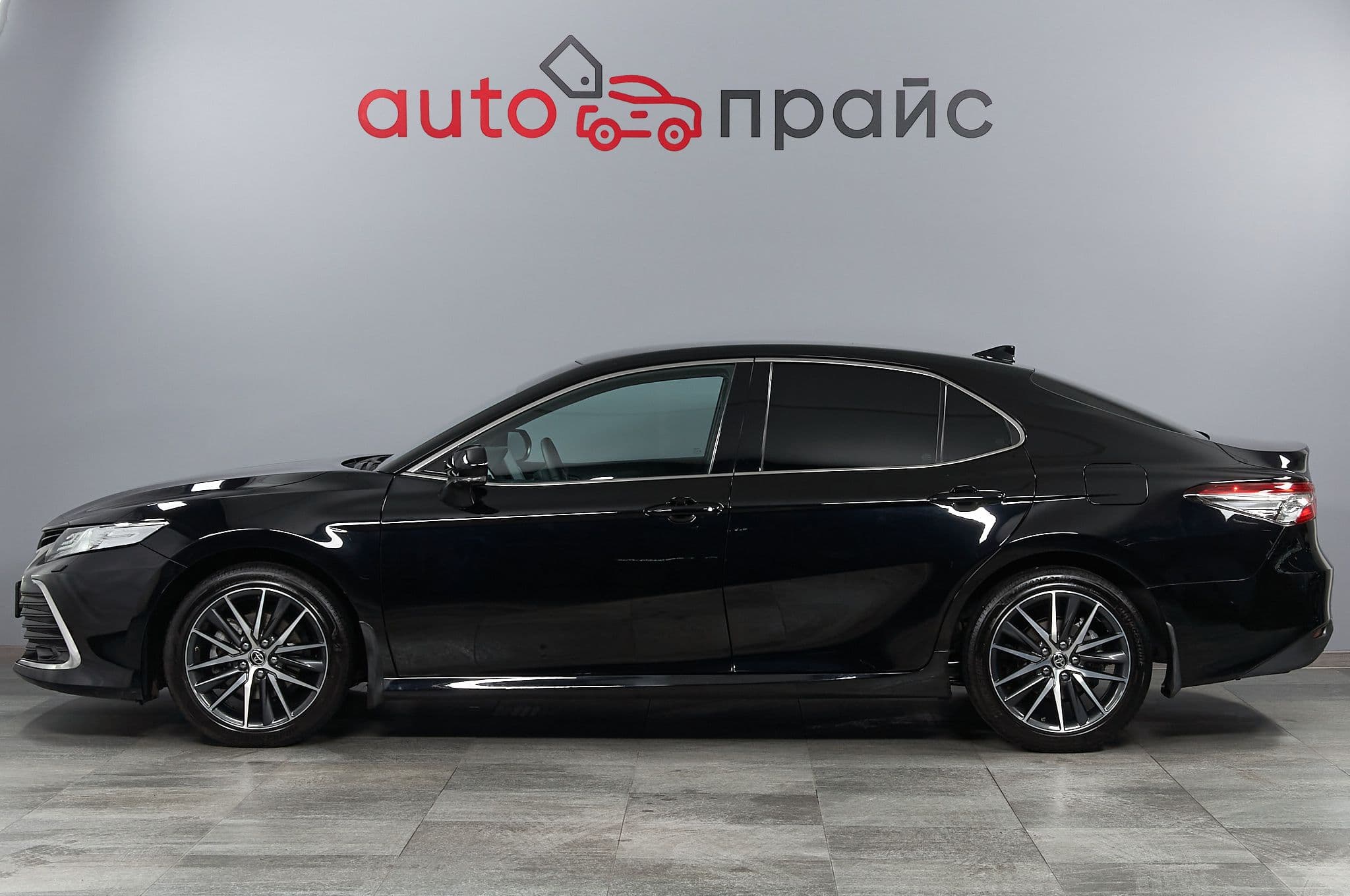 Toyota Camry - 3
