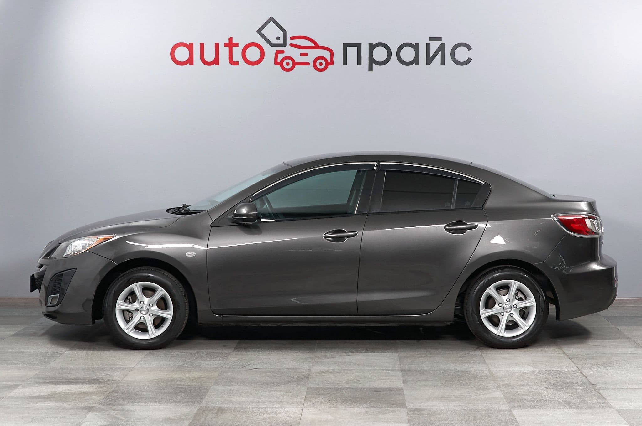 Mazda Axela - 3