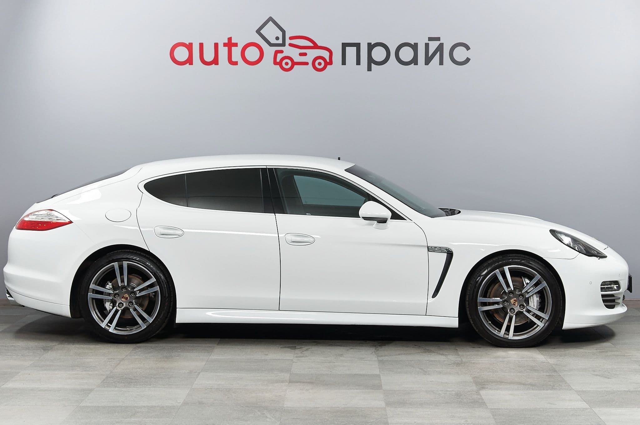 Porsche Panamera - 3