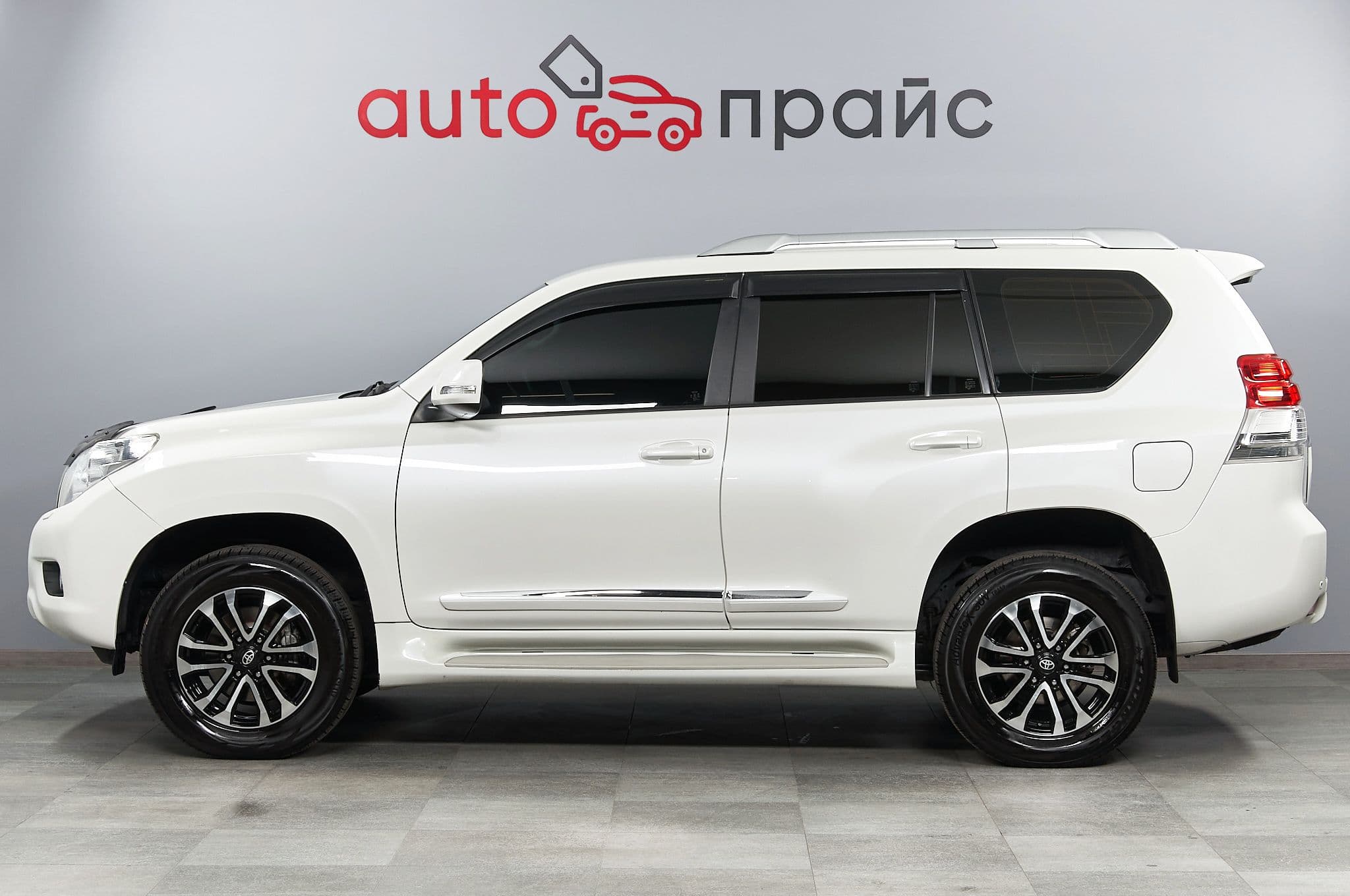Toyota Land Cruiser Prado - 2