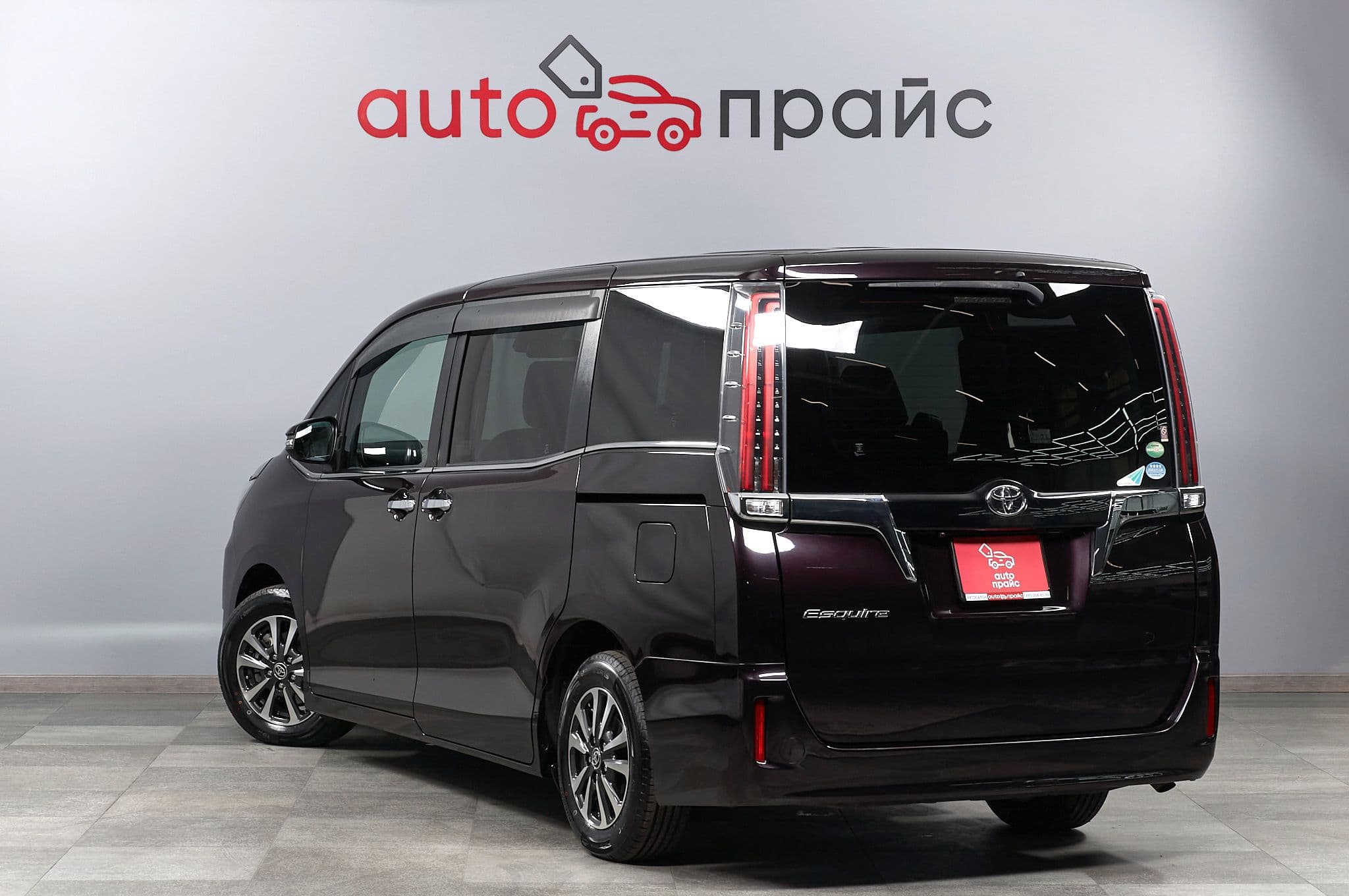 Toyota Esquire - 4